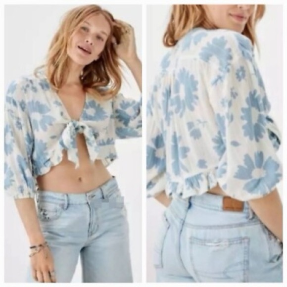 American Eagle Outfitters Tops - American Eagle Blue and White Floral V Neck Tie Front Crop Top, Size Small